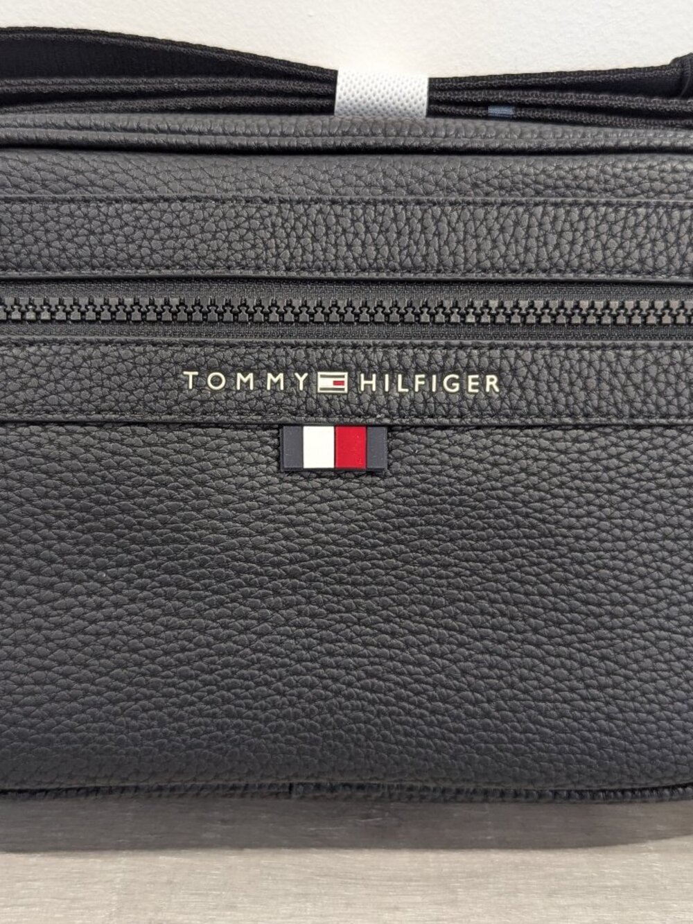 Tommy Hilfiger Men's Element Small Messenger Bag - crossbody, Black